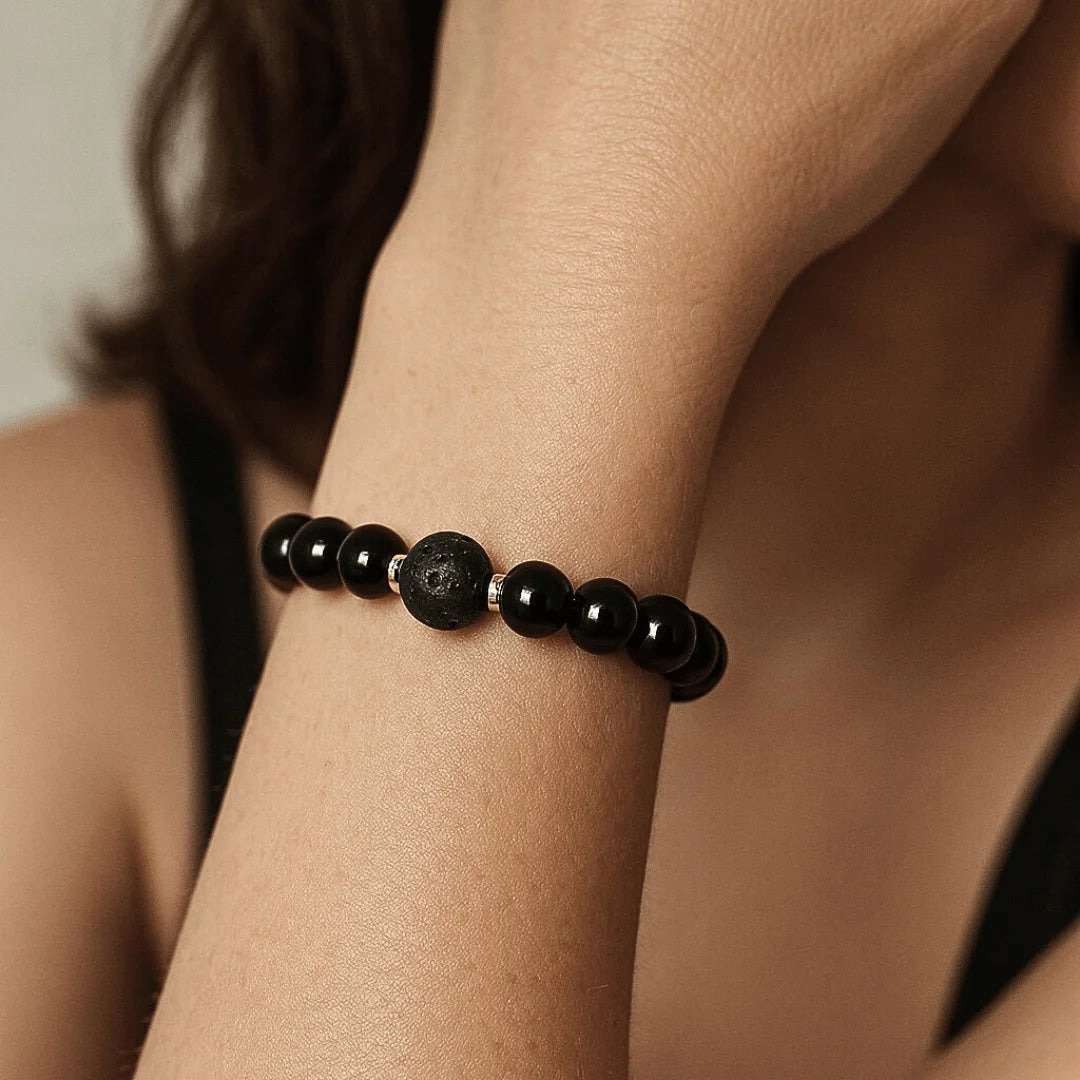 Bracelet AMORE féminin en Pierre de Lave – bijou naturel pour elle