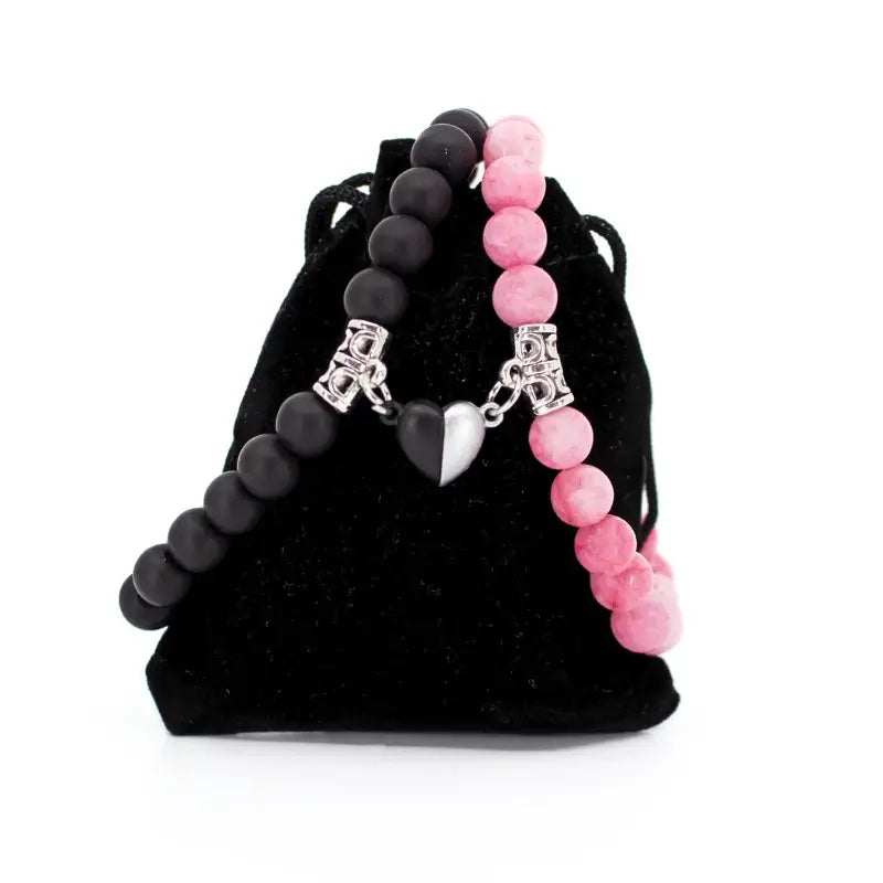 Bracelets AMORE en Jade rose et Onyx sur pochette cadeau Antaluna