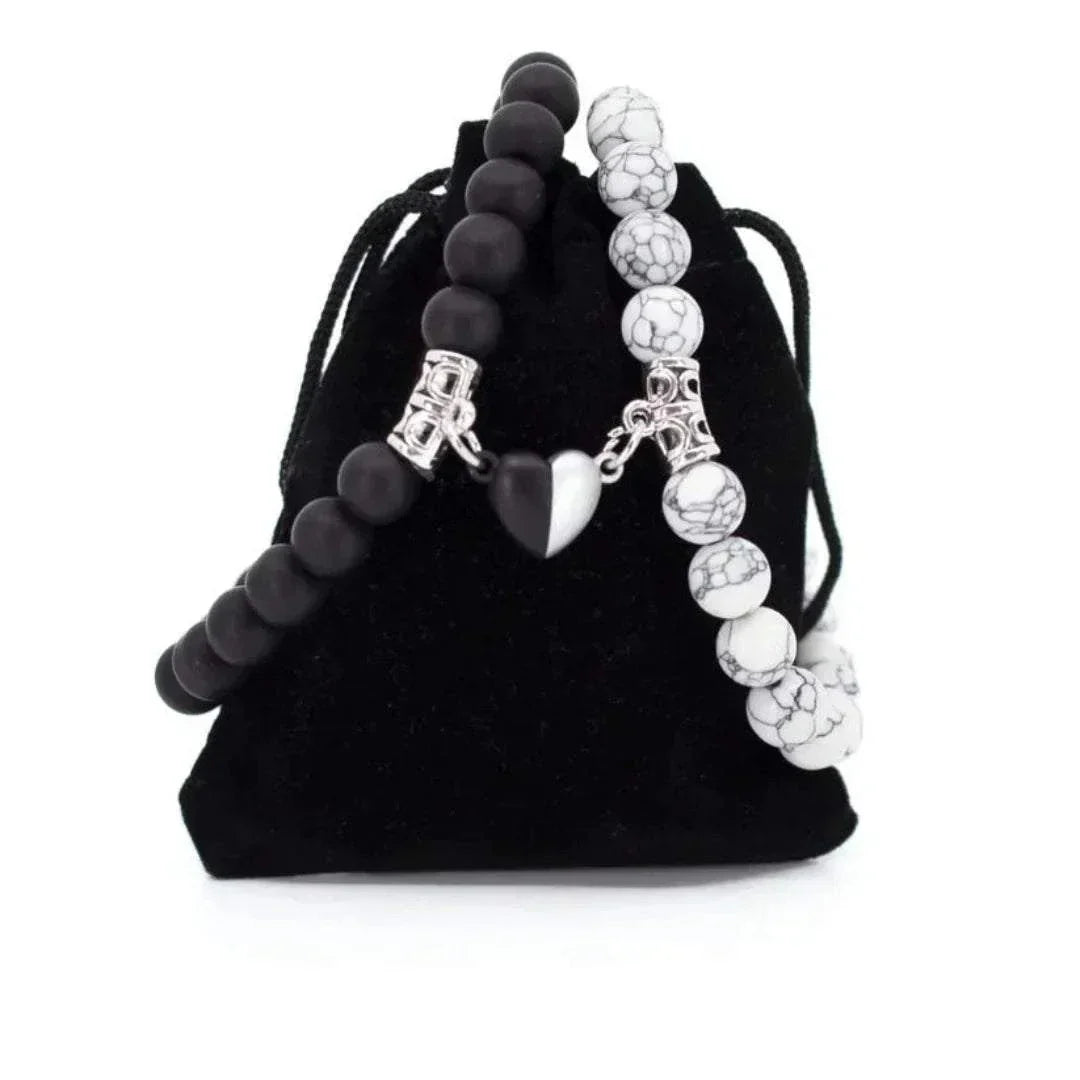 Bracelets AMORE en Howlite et Onyx – Un duo symbolisant l’union et l’équilibre émotionnel entre deux personne
