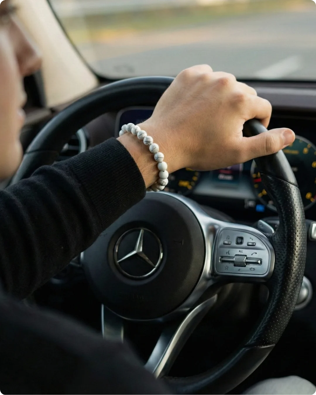 Bracelets homme en howlite 8mm. Style élégant et minimaliste.