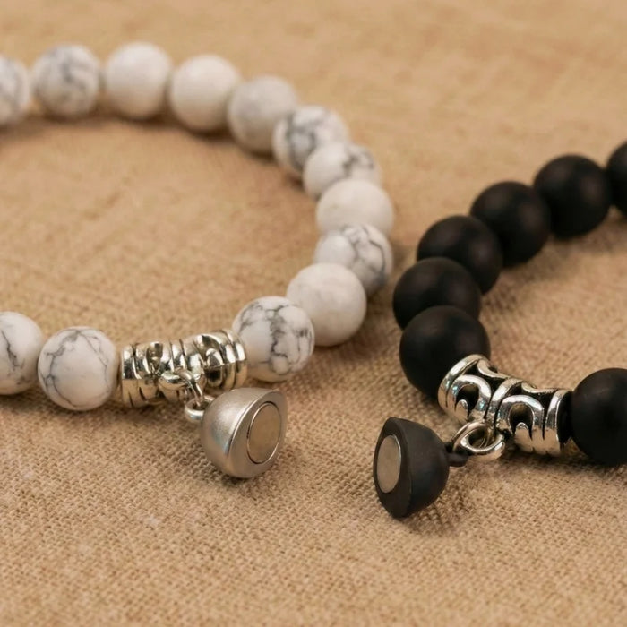 BRACELETS AMORE - Howlite & Onyx