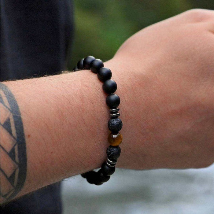 Bracelet pierre naturelle homme ENERGIA porté au poignet – Œil de tigre