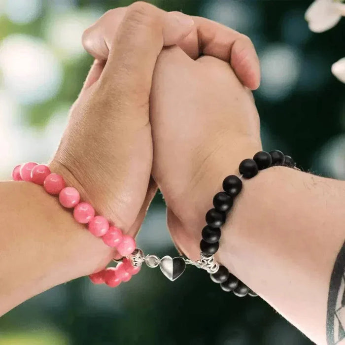 Bracelets couple AMORE portés ensemble – Jade rose et Onyx pour deux âmes liées