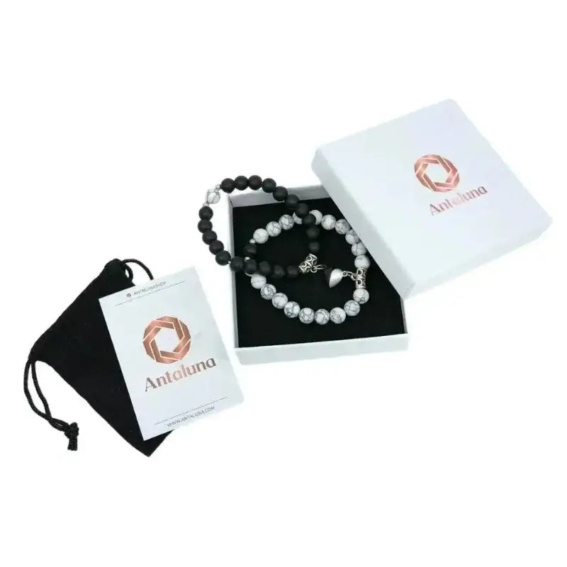 BRACELETS AMORE - Howlite & Onyx