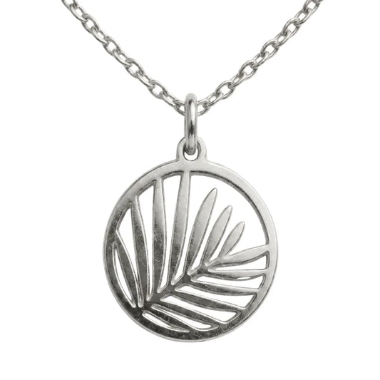 collier avec pendentif palmier en acier inoxydable 316l sur fond blanc